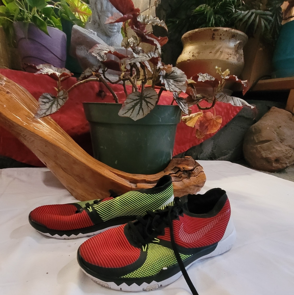 Nike trainer athletic shoes size 8
